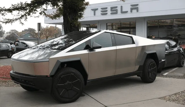 Trabajador en Florida necesita más de 2 años para comprar un Tesla Cybertruck. Trabajador en Florida necesita más de 2 años para comprar un Tesla Cybertruck.