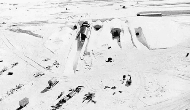 La base militar Camp Century fue abandonada y oculta bajo el hielo de Groenlandia. Foto: NASA La base militar Camp Century fue abandonada y oculta bajo el hielo de Groenlandia. Foto: NASA