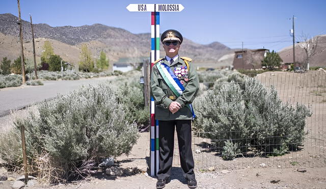 Molossia, una micronación ubicada dentro de EE.UU. fundada en 1977 por Kevin Baugh en Nevada, exhibe un modelo político peculiar.