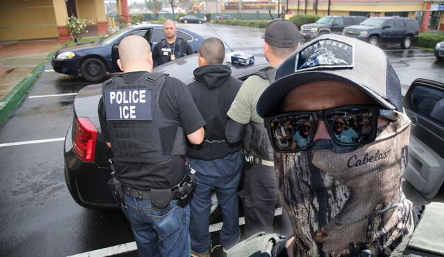 EL DHS confirmó que los agentes del ICE usarán máscaras durante los arrestos a inmigrantes en Phoenix, Arizona. EL DHS confirmó que los agentes del ICE usarán máscaras durante los arrestos a inmigrantes en Phoenix, Arizona.