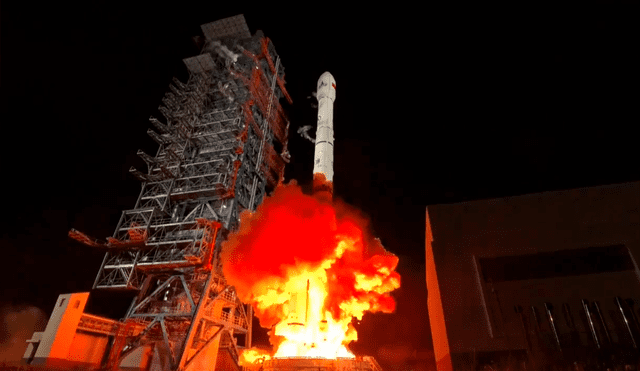 El Centro de Lanzamiento de Satélites de Xichang (China) lanzó este jueves su primera misión espacial con el objetivo de recoger muestras de un asteroide y devolverlas a la Tierra. Foto: EFE El Centro de Lanzamiento de Satélites de Xichang (China) lanzó este jueves su primera misión espacial con el objetivo de recoger muestras de un asteroide y devolverlas a la Tierra. Foto: EFE