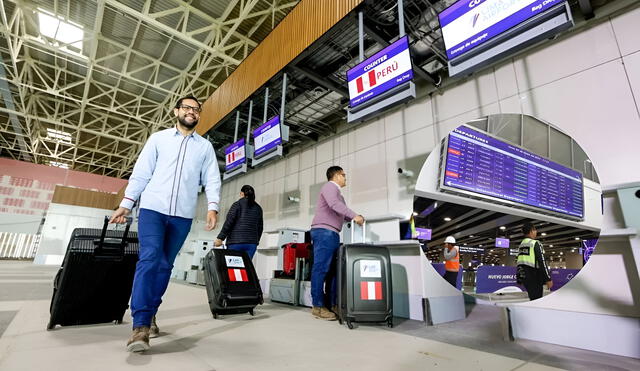 Expertos recomendaron a los ciudadanos salir con al menos 5 horas de anticipación antes de sus vuelos. Foto: Composición LR Expertos recomendaron a los ciudadanos salir con al menos 5 horas de anticipación antes de sus vuelos. Foto: Composición LR