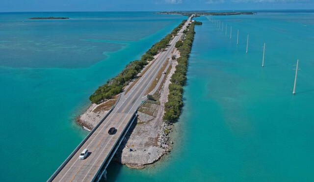 La Overseas Highway une Miami con Key West a través de 44 islas y 42 puentes. La Overseas Highway une Miami con Key West a través de 44 islas y 42 puentes.
