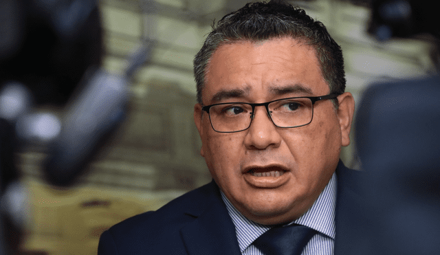 Juan Santiváñez habría pagado US$20.000 a magistrados del TC para obtener fallos favorables. Foto: difusión Juan Santiváñez habría pagado US$20.000 a magistrados del TC para obtener fallos favorables. Foto: difusión