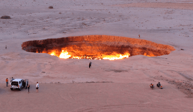 La “Puerta al Infierno”, es un sumidero de 70 metros de ancho ubicado en el desierto de Karakum, Turkmenistán. Foto: AFP La “Puerta al Infierno”, es un sumidero de 70 metros de ancho ubicado en el desierto de Karakum, Turkmenistán. Foto: AFP