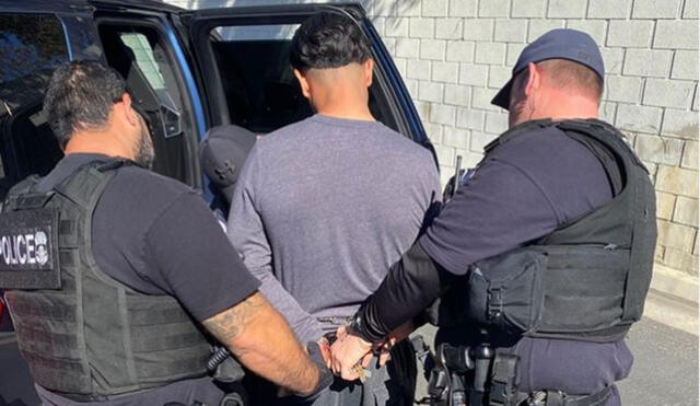 Manifestantes en Los Ángeles exigen la liberación de 11 mexicanos detenidos durante redadas migratorias realizadas por ICE. Manifestantes en Los Ángeles exigen la liberación de 11 mexicanos detenidos durante redadas migratorias realizadas por ICE.