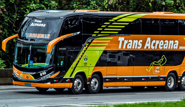 Este peculiar y largo recorrido lo realiza la empresa Trans Acreana, línea que tiene como punto de salida Río de Janeiro. Foto: Vinícius Petris/Onibus&Transporte. Este peculiar y largo recorrido lo realiza la empresa Trans Acreana, línea que tiene como punto de salida Río de Janeiro. Foto: Vinícius Petris/Onibus&Transporte.