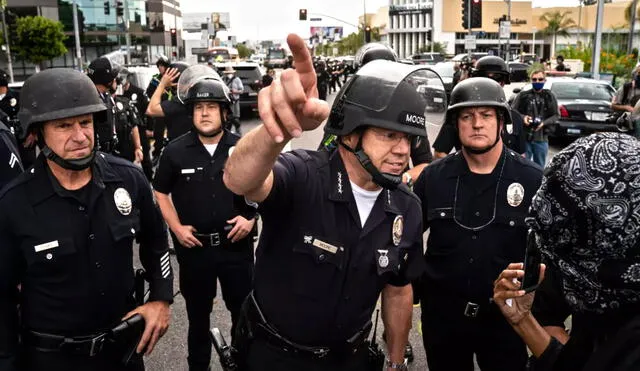 La Policía de Los Ángeles anunció que arrestarán a todos los que participen en las protestas. La Policía de Los Ángeles anunció que arrestarán a todos los que participen en las protestas.