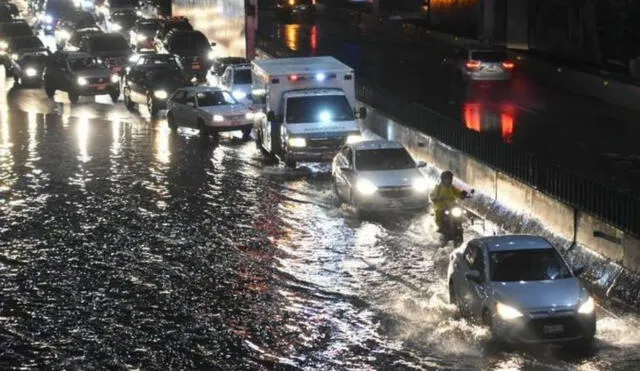 Lluvias en CDMX reavivan debate sobre home office y derechos laborales.