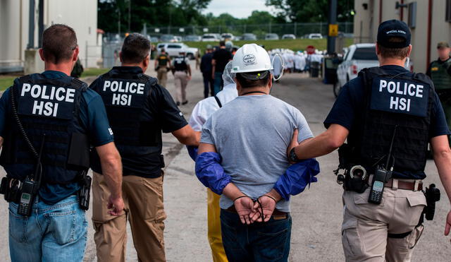 Nuevas estrategias empleadas por ICE y DHS permitirán invadir casa de inmigrantes sin orden judicial. Nuevas estrategias empleadas por ICE y DHS permitirán invadir casa de inmigrantes sin orden judicial.