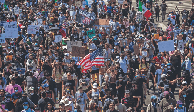 ICE detiene a dos personas en protestas contras las redadas en Texas ICE detiene a dos personas en protestas contras las redadas en Texas