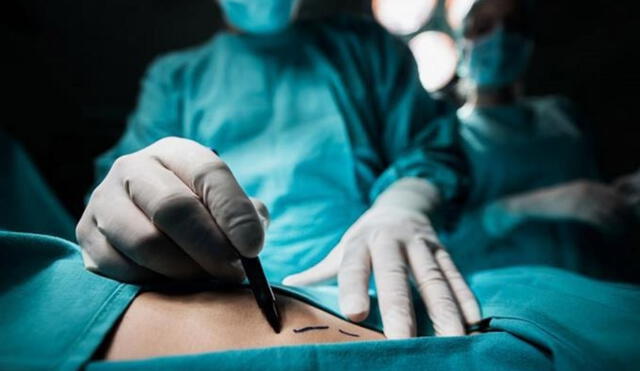 La mujer ecuatoriana fue llevada al hospital en una ambulancia privada tras sufrir un paro cardiovascular tras la intervención en Italia. Foto: Difusión La mujer ecuatoriana fue llevada al hospital en una ambulancia privada tras sufrir un paro cardiovascular tras la intervención en Italia. Foto: Difusión