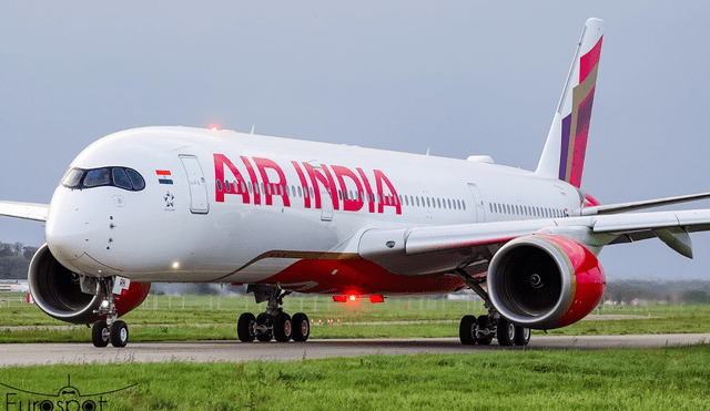 Equipos de rescate trabajan entre los restos del Boeing 787-8 de Air India. Foto: Eurospot Equipos de rescate trabajan entre los restos del Boeing 787-8 de Air India. Foto: Eurospot