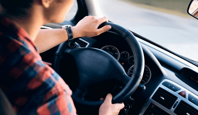 En Estados Unidos, los conductores deben regular la velocidad en ciertos estados. En Estados Unidos, los conductores deben regular la velocidad en ciertos estados.