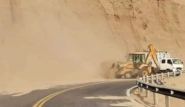 Reportan carreteras bloqueadas tras derrumbe y piedras caídas por sismo de 6,1. Foto: CDN Reportan carreteras bloqueadas tras derrumbe y piedras caídas por sismo de 6,1. Foto: CDN