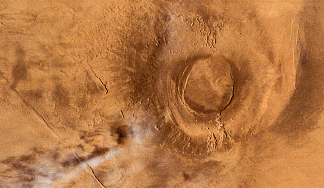 El Monte Arsia fue observado en detalle gracias a una imagen captada por la sonda Mars Odyssey de la NASA el 2 de mayo. Foto: ISRO/ISSDC/Justin Cowart. El Monte Arsia fue observado en detalle gracias a una imagen captada por la sonda Mars Odyssey de la NASA el 2 de mayo. Foto: ISRO/ISSDC/Justin Cowart.