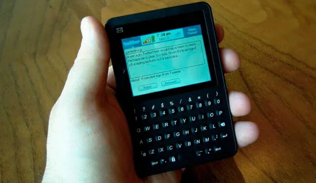Así lucía el Twitter Peek, el 'celular' que solo servía para tuitear. Así lucía el Twitter Peek, el 'celular' que solo servía para tuitear.