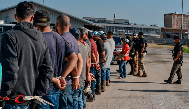 Los criminales mexicanos fueron arrestados durante una redada masiva del ICE. Los criminales mexicanos fueron arrestados durante una redada masiva del ICE.