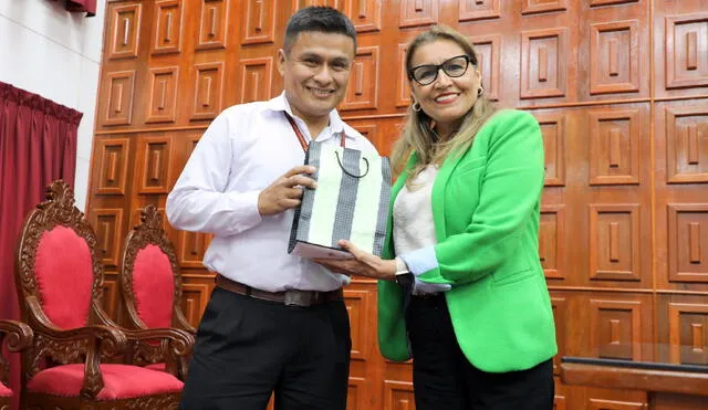 La jornada incluyó un taller sobre el papel del padre en el derecho internacional y culminó con un sorteo de regalos. La jornada incluyó un taller sobre el papel del padre en el derecho internacional y culminó con un sorteo de regalos.