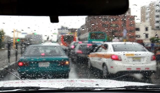 Conducir en condiciones de lluvia requiere atención especial. Foto: difusión Conducir en condiciones de lluvia requiere atención especial. Foto: difusión