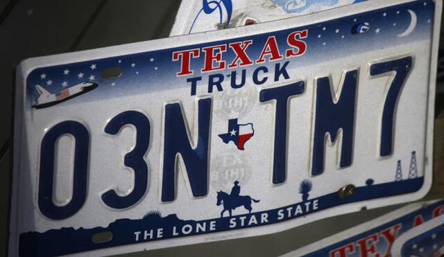 El gobernador de Texas, Greg Abbott, firma la Ley HB 718, que transforma el sistema de matrículas. El gobernador de Texas, Greg Abbott, firma la Ley HB 718, que transforma el sistema de matrículas.