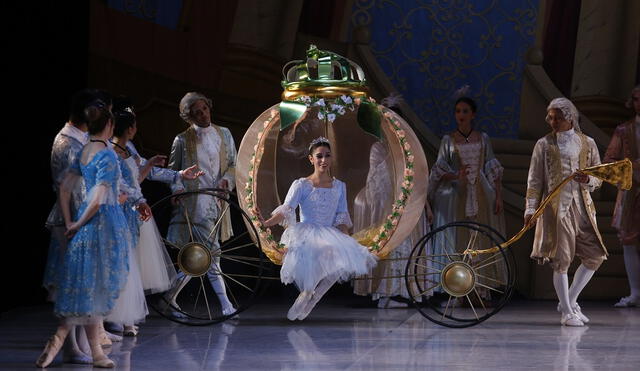 El Ballet Municipal es dirigido por Lucy Telge.