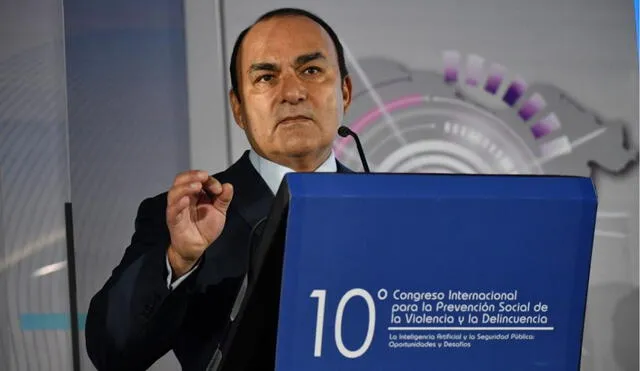 Gino Ríos Patio pretende desconocer la Constitución, la ley y el derecho Gino Ríos Patio pretende desconocer la Constitución, la ley y el derecho