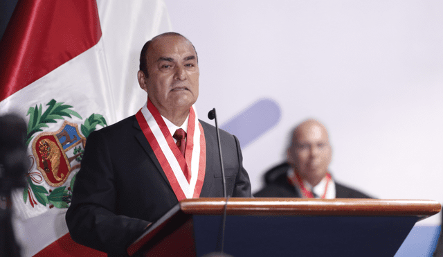 Presidente de la JNJ, Gino Ríos, defiende la restitución de Patricia Benavides. ¿Lo salvará el Congreso? Foto: Marco Cotrina / LR