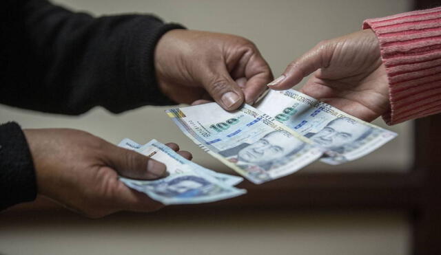 Trabajadores del sector público recibirán aguinaldo de 300 soles por Fiesta Patrias. Trabajadores del sector público recibirán aguinaldo de 300 soles por Fiesta Patrias.