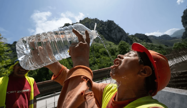 Se activaron avisos por calor intenso en varias comunidades, como Andalucía, Extremadura y Comunidad Valenciana, con alertas amarillas en otras regiones. Foto: EFE Se activaron avisos por calor intenso en varias comunidades, como Andalucía, Extremadura y Comunidad Valenciana, con alertas amarillas en otras regiones. Foto: EFE