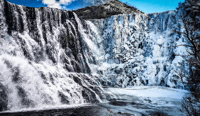 Ola polar en Chubut: -17 °C congeló la Cascada de Opazo de 30 m en Río Pico. Ola polar en Chubut: -17 °C congeló la Cascada de Opazo de 30 m en Río Pico.