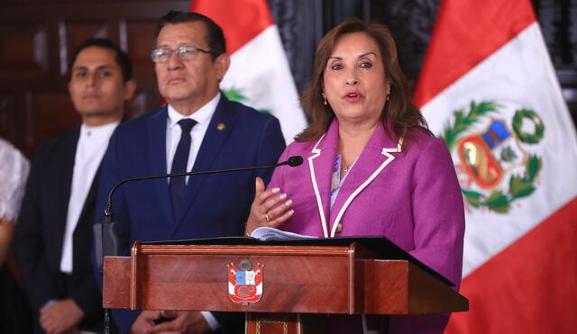 Dina Boluarte se aumentó el sueldo. Un sector del Congreso le pide que rinda cuentas. Foto: Presidencia Dina Boluarte se aumentó el sueldo. Un sector del Congreso le pide que rinda cuentas. Foto: Presidencia