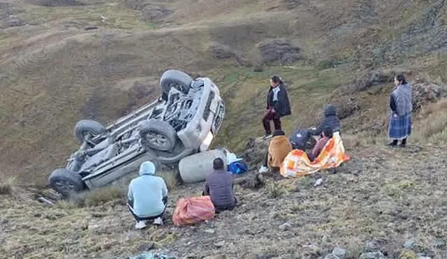 Accidente ocurrió en peligrosa vía en provincia de Sandia. Foto: difusión. Accidente ocurrió en peligrosa vía en provincia de Sandia. Foto: difusión.