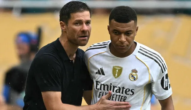 Xabi Alonso junto a Kylian Mbappé Xabi Alonso junto a Kylian Mbappé