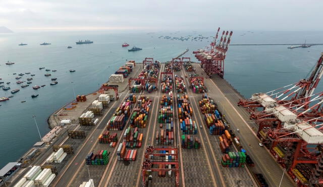 La economía peruana mantuvo un superávit comercial de US$1.355 millones en mayo. La economía peruana mantuvo un superávit comercial de US$1.355 millones en mayo.