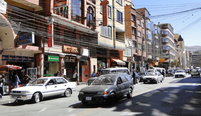 Se acumulan filas de de autos para llenar sus tanques de diésel en diferentes ciudades.