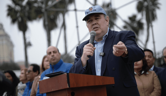 Lo que era un evento oficial de la Municipalidad de Lima, se convirtió en un acto político tras las declaraciones de Rafael López Aliaga. Foto: Créditos: John Reyes / URPI - LR