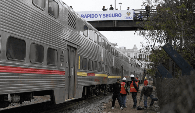 En horas de la tarde, un vagón del tren 'donado' se descarriló tras su presentación en el Parque de la Muralla. Foto: John Reyes URPI - LR En horas de la tarde, un vagón del tren 'donado' se descarriló tras su presentación en el Parque de la Muralla. Foto: John Reyes URPI - LR