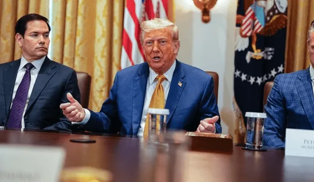 Donald Trump enfrenta una crisis de narrativa por primera vez, atrapado en controversias relacionadas con el caso de Jeffrey Epstein. Foto: EFE Donald Trump enfrenta una crisis de narrativa por primera vez, atrapado en controversias relacionadas con el caso de Jeffrey Epstein. Foto: EFE