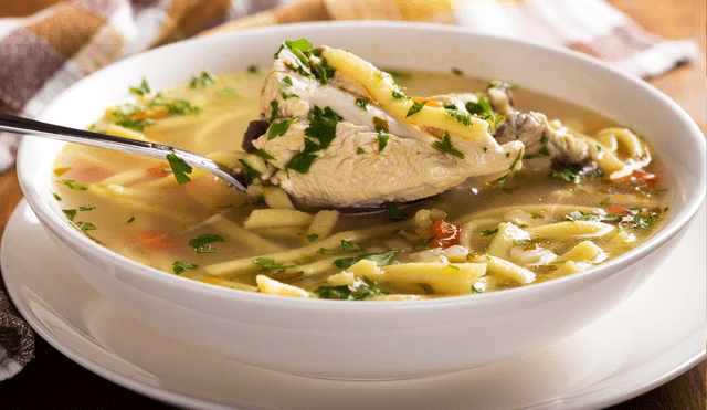 Una sopa de pollo casera funciona como un remedio tradicional en el alivio de la gripe y resfriado, según expertos. Foto: Pexels Una sopa de pollo casera funciona como un remedio tradicional en el alivio de la gripe y resfriado, según expertos. Foto: Pexels