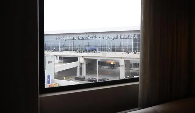 Hotel de cinco estrellas es el primer proyecto de la nueva Ciudad Aeropuerto que abre sus puertas al frente del nuevo terminal. Hotel de cinco estrellas es el primer proyecto de la nueva Ciudad Aeropuerto que abre sus puertas al frente del nuevo terminal.