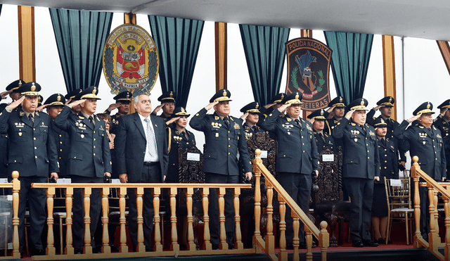 Abogado del diablo. El ex Ministro del Interior Juan Santivañez, patrocinó a los prófugos suboficiales PNP en retiro Cesar Cutti Sueldo, Fernando Chuquisengo y Edgardo Vilela Mandujano integrantes del "Escuadrón de la Muerte". Foto: La República Abogado del diablo. El ex Ministro del Interior Juan Santivañez, patrocinó a los prófugos suboficiales PNP en retiro Cesar Cutti Sueldo, Fernando Chuquisengo y Edgardo Vilela Mandujano integrantes del "Escuadrón de la Muerte". Foto: La República