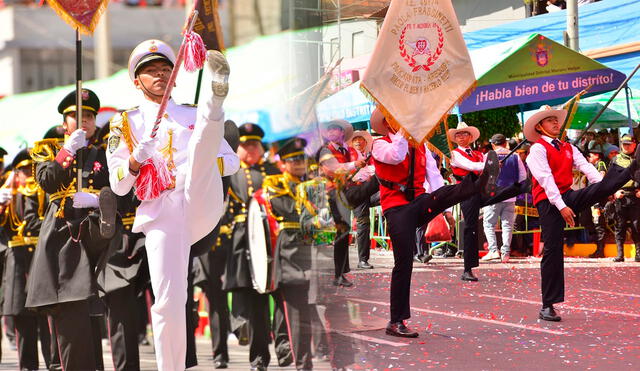 Colegios ganadores del Desfile Escolar "Campeón de Campeones" en Arequipa