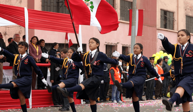 Sigue todos los acontecimientos sobre este desfile escolar 2025. Foto: Composición LR