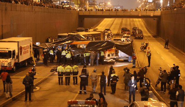 Choque entre Metropolitano y cúster en avenida Alfonso Ugarte deja 3 muertos Choque entre Metropolitano y cúster en avenida Alfonso Ugarte deja 3 muertos