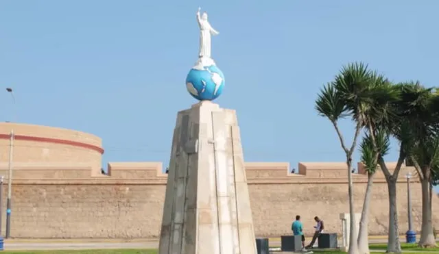 La estatua se ha convertido en punto de encuentro para algunos salvadoreños residentes en Lima y Callao La estatua se ha convertido en punto de encuentro para algunos salvadoreños residentes en Lima y Callao