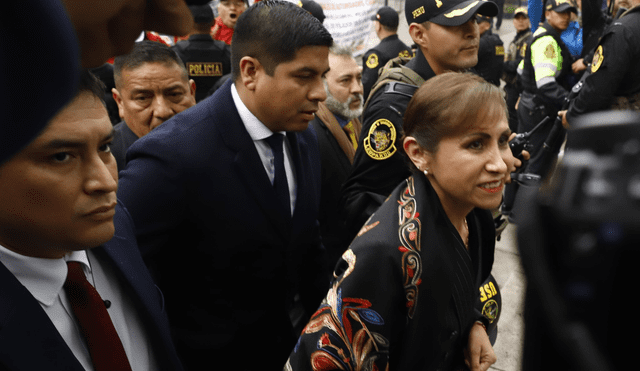 Patricia Benavides llegó a la Fiscalía parra la sesión extraordinaria de fiscales supremos. Foto: Sebastián Blanco/URPI-LR