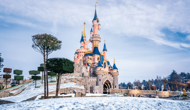 Learn about the upcoming cold fronts in Florida that could lead to rare snowfall at Walt Disney World, the first since 1977. Photo: The Irish Times