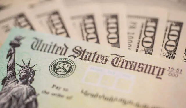 Learn about the IRS’s $2.4 billion stimulus check initiative. Find out who qualifies, how payments are distributed, and how to claim the Recovery Rebate Credit.. Photo: Univisión