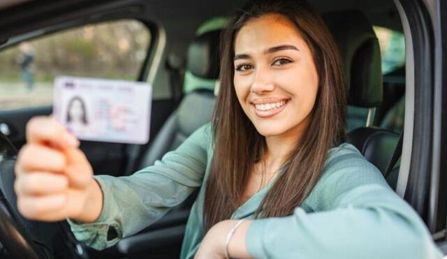 Avoid having your driver's license application rejected by FLHSMV in Florida. Discover the common mistakes and essential requirements to ensure a smooth process.